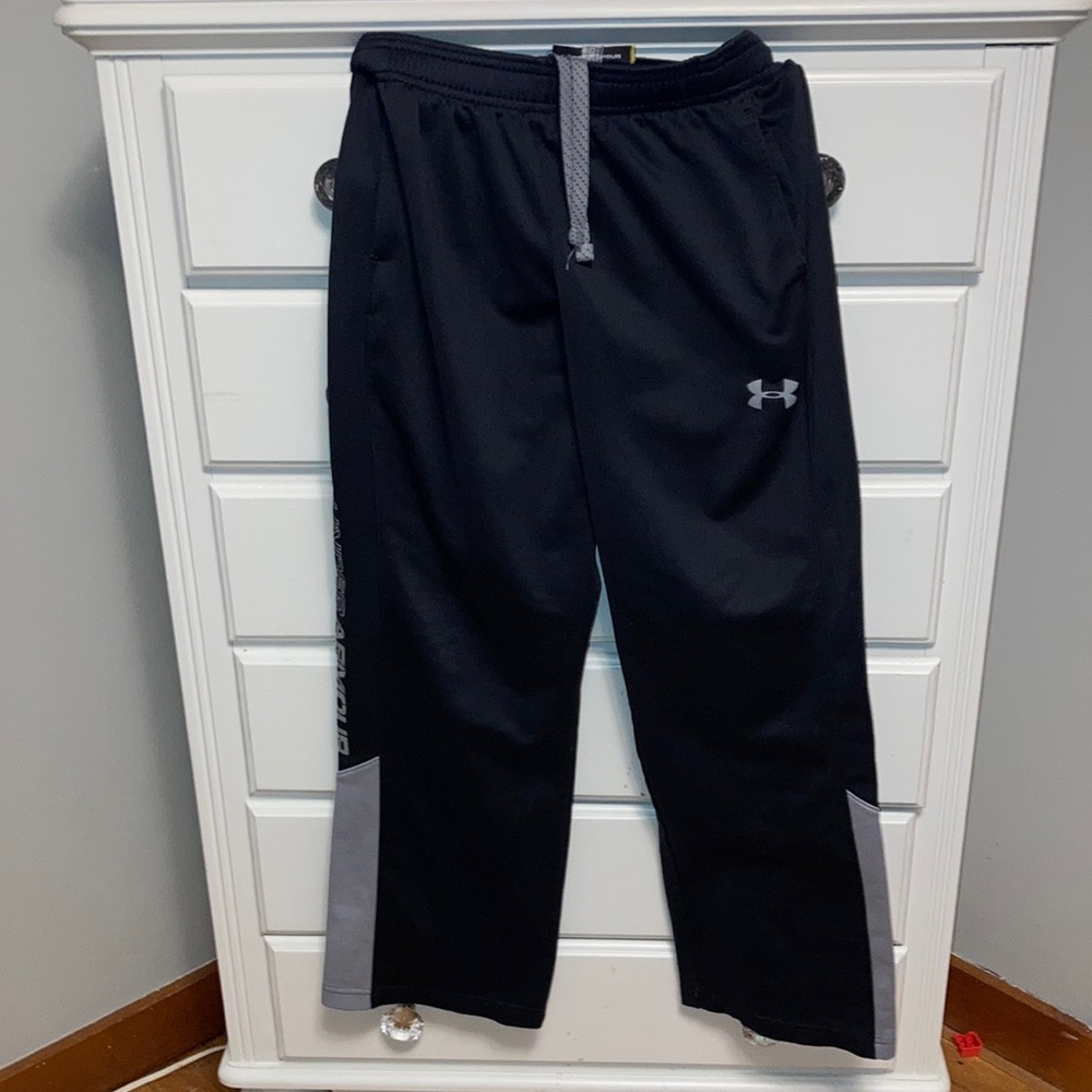 Boys Under Armour athletic pants L